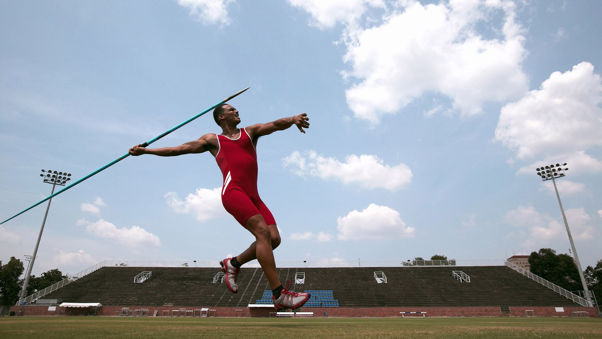 足球场馆智慧化改造试点项目引领行业新标准，足球场馆运营与管理